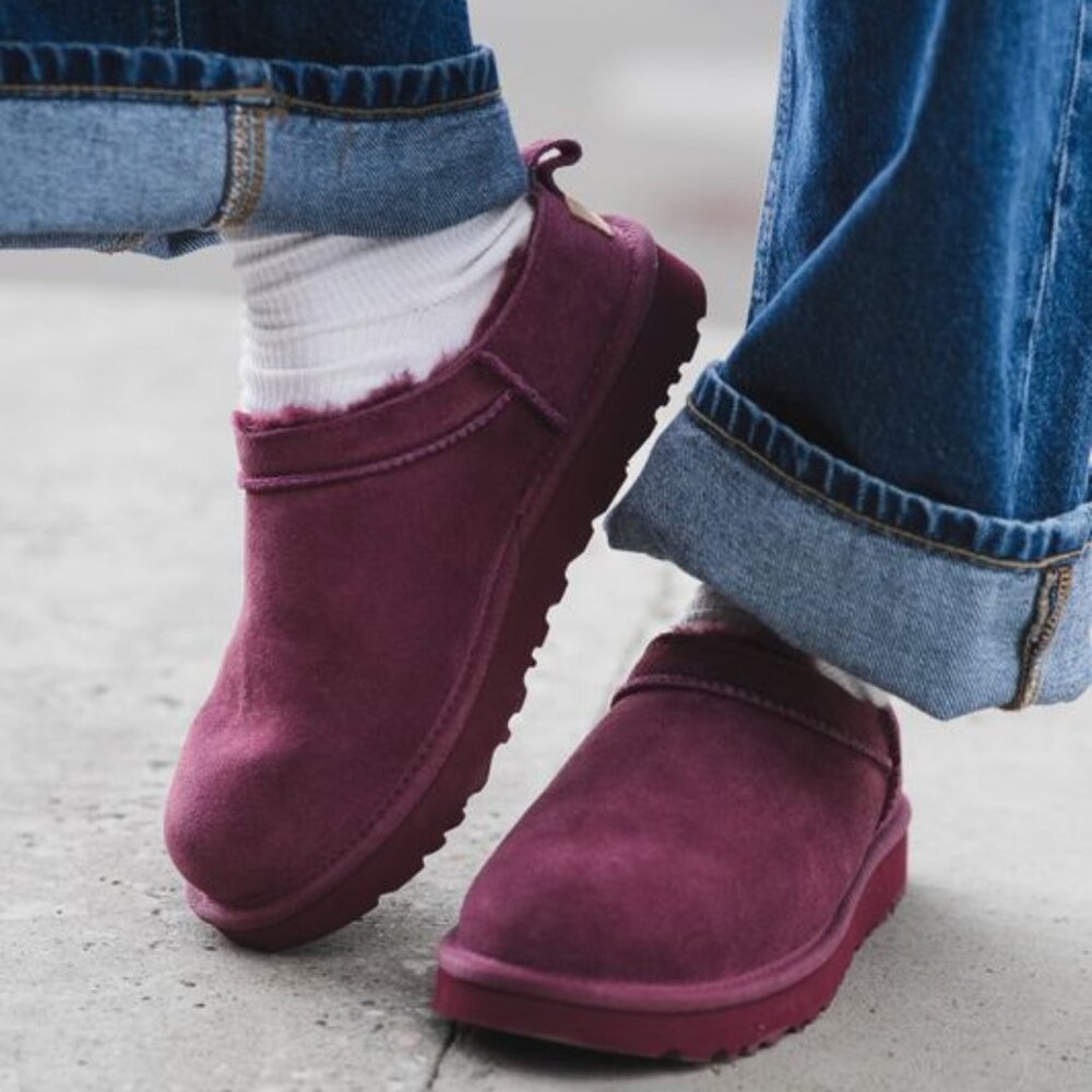 🇨🇦  UGG Women's Classic Micro Classic Boot - Picture 2 of 7